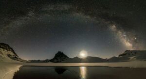 Pic du midi d'Ossau voie lactée. Tableau photo. Pyrénées, montagne.