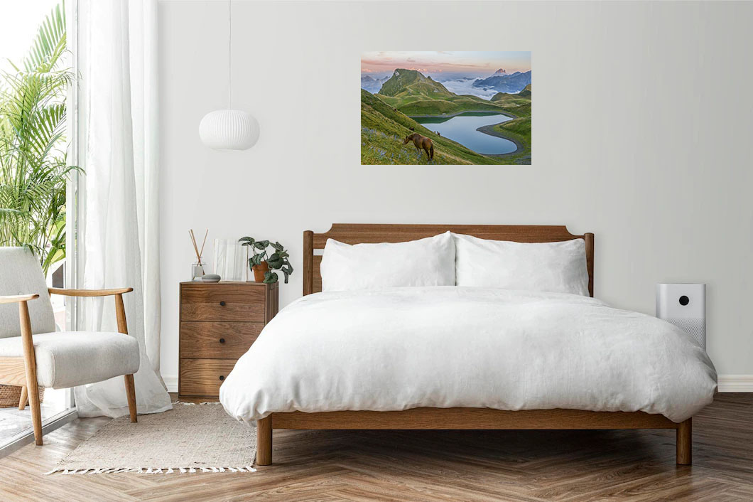 Lac en forme de cœur du Montagnon d'Iseye, chevaux, et pic du midi d'Ossau au coucher de soleil.Tableau photo paysage, décoration murale. Pyrénées, montagne. – Image 3